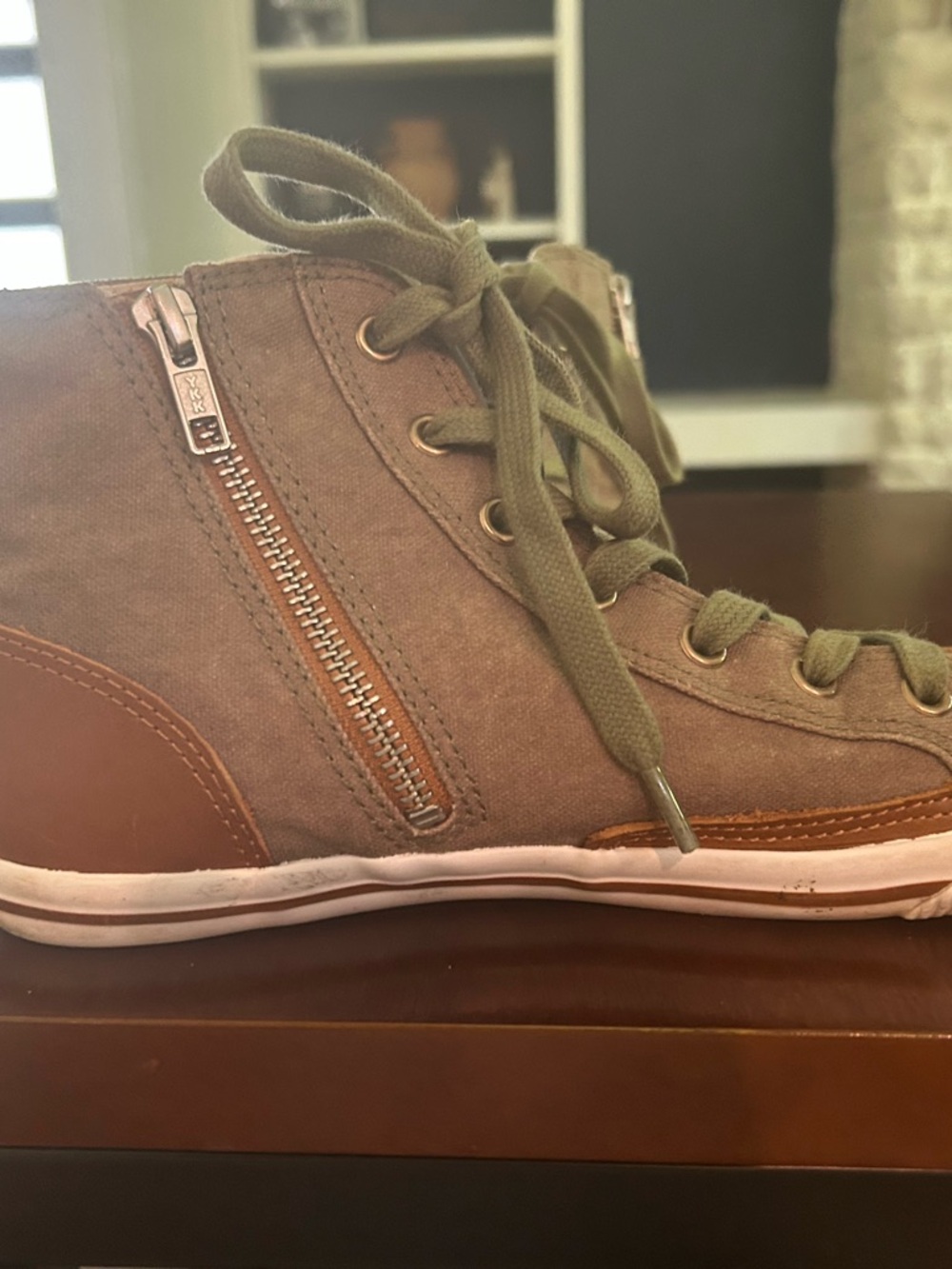 Burnetie Women's High Top Vintage Style Sneaker